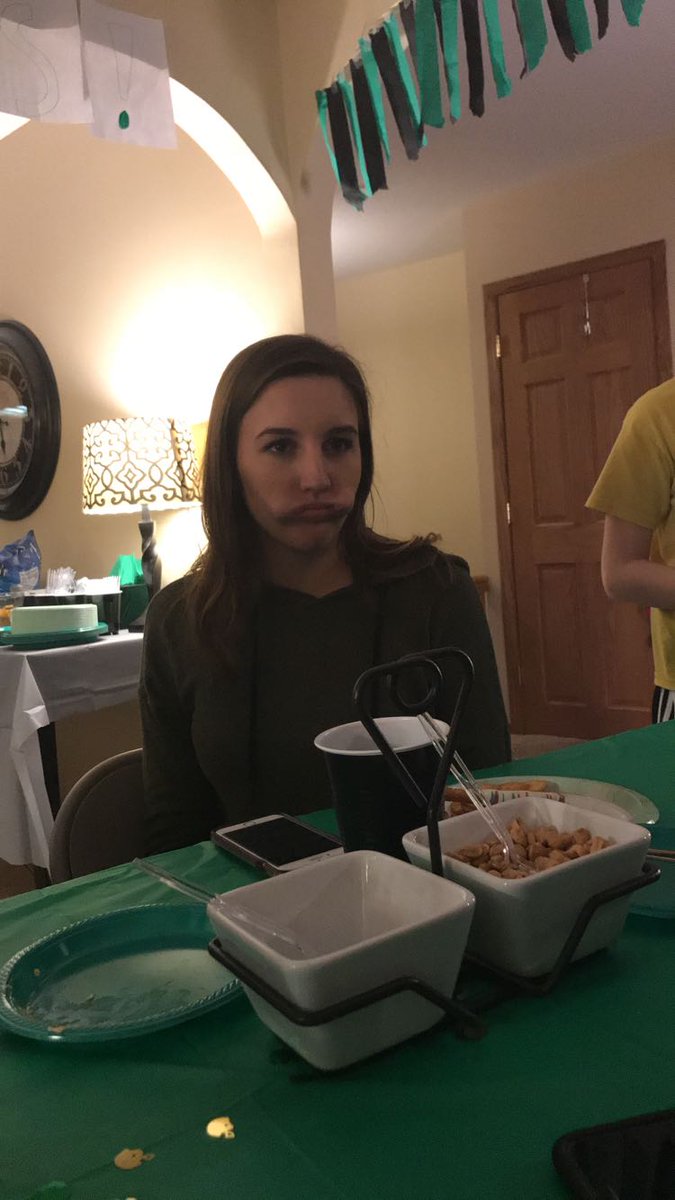 kennarae88's tweet photo. Happy Birthday to my bestie❤🎉 ilysm! Love that you're my roomie and I can't wait to have more popcorn movie night dates this year❤ https://t.co/t1NhBdZzAw