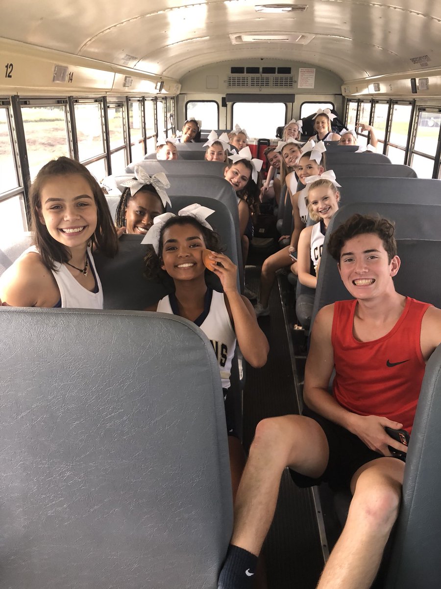 KCHSCheer_'s tweet photo. It’s game day! Ready to cheer on our   TIGERS!! 🐯📣🏈 #WeAreKCollins #LetsGoTigers #BeatTheChargers @KCTigerFootball @KleinCollins https://t.co/l0OcbwEZ14