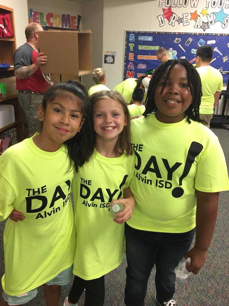 Gabriel99535766's tweet photo. EC Mason 5th Grade sorting canned good from food drive that were delivered to church #ecmason #AlvinISDtheDAY #alvinisd https://t.co/uK1Gc47B50