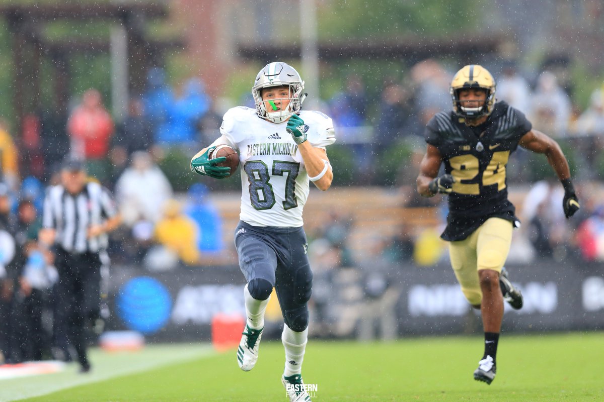 EMUEaglesPhoto's tweet photo. #FramesOfTheGame | What. A. Game.
📸: Walt Middleton
#FightFocusFinish | #EMUEagles | #MACtion | #FlyTheFlag https://t.co/5yIos4y7FF