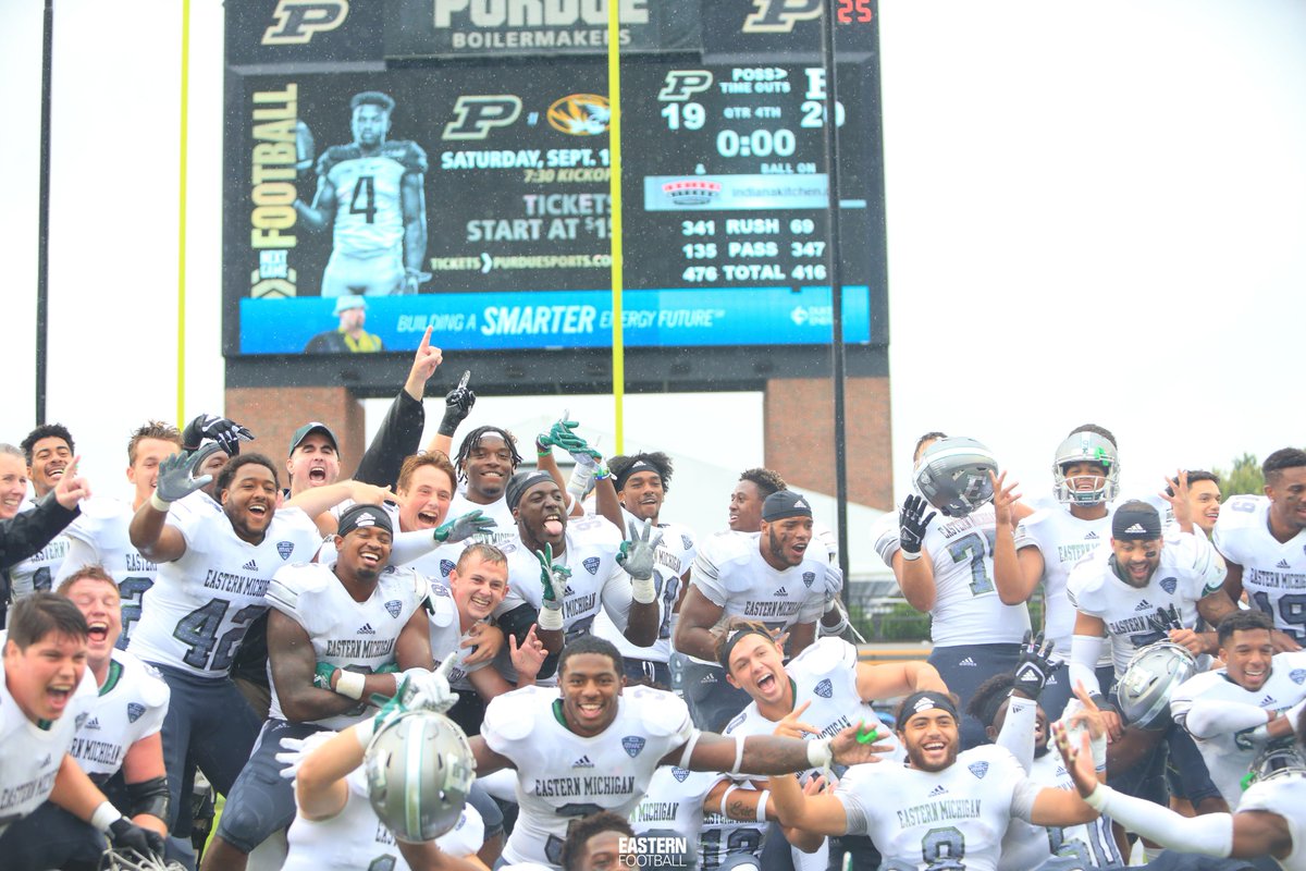 EMUEaglesPhoto's tweet photo. #FramesOfTheGame | What. A. Game.
📸: Walt Middleton
#FightFocusFinish | #EMUEagles | #MACtion | #FlyTheFlag https://t.co/5yIos4y7FF