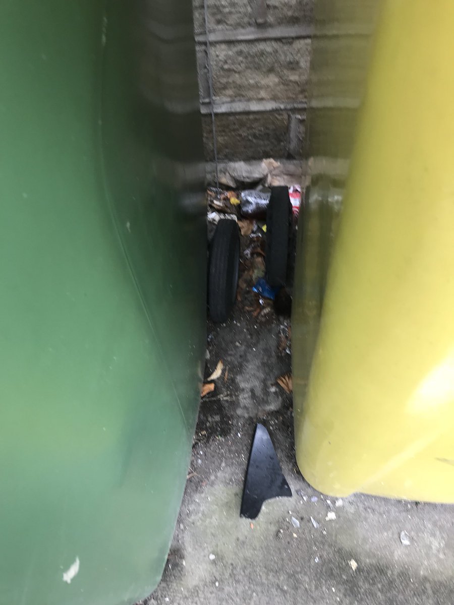 and27can's tweet image. #environmentalissue #disgrace #sortitout #please