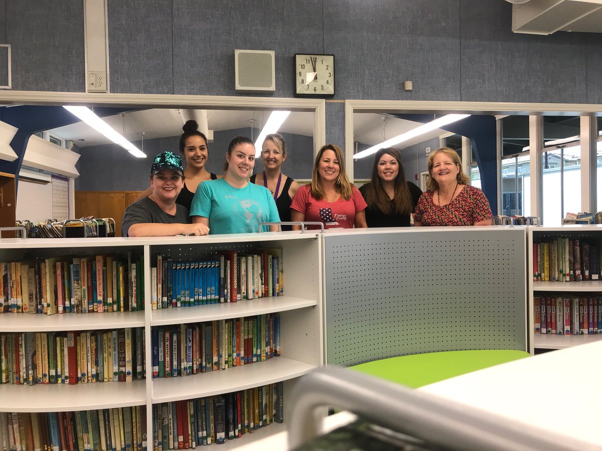 RichmanFSD's tweet photo. Teamwork makes the DREAMwork..excited for Monday’s reveal @FSDMaintenance @weskriesel @Innovatefsd @RacersRoom7 @RichmanClerk #fsdlearns #richmanrocks https://t.co/chjZXrExkE