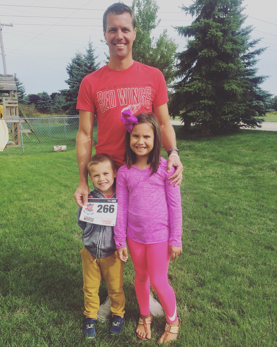 Packet pickup at Big E’s today.  26.2 in the AM.  #hollandhavenmarathon