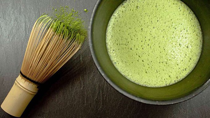 BrewUpCo's tweet photo. El té matcha es una bebida milagrosa, incluso mejor que algunos tés para quemar grasa o que el té verde. Por eso, no puede faltar en ninguna dieta saludable de personas adictas a la vida sana. https://t.co/PiO7XHGkFs