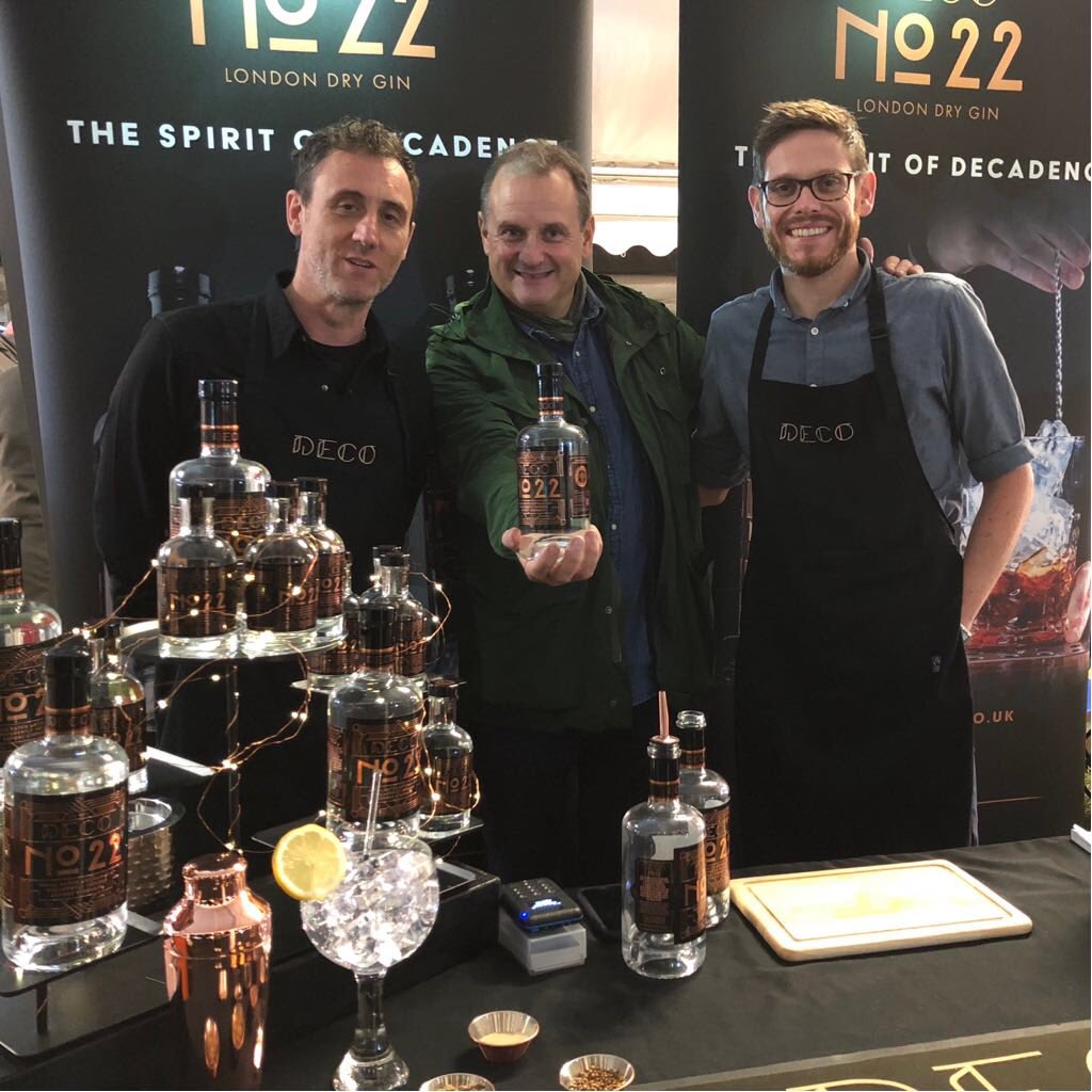 decospiritsltd's tweet photo. Great to meet @themarkrad tonight a true gent, music hero, a gin fan & best of all a #DecoNo22 lover!
#PITPKnutsford #Deco22 #BBC6Music #BBCRadio2 #Gin #TheSpiritOfDecadence https://t.co/FvGoPn7m8y