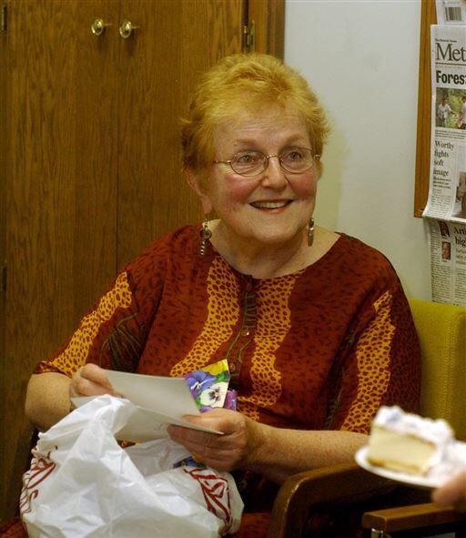 Suze2342's tweet photo. Eileen Foley (1934-2018) https://t.co/j2XqnkZjJF https://t.co/BR894VlbUA
