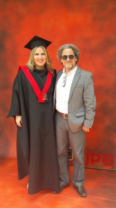 CataSerranoV's tweet photo. Y pues que me gradué de Especialista y les quería contar, celebrando con los amores de la vida @gensep54 @Maca_vs @Mareoman88 #OrgullosamenteUPB #Graduanda @UPBBGA https://t.co/YVMJMUIlhP