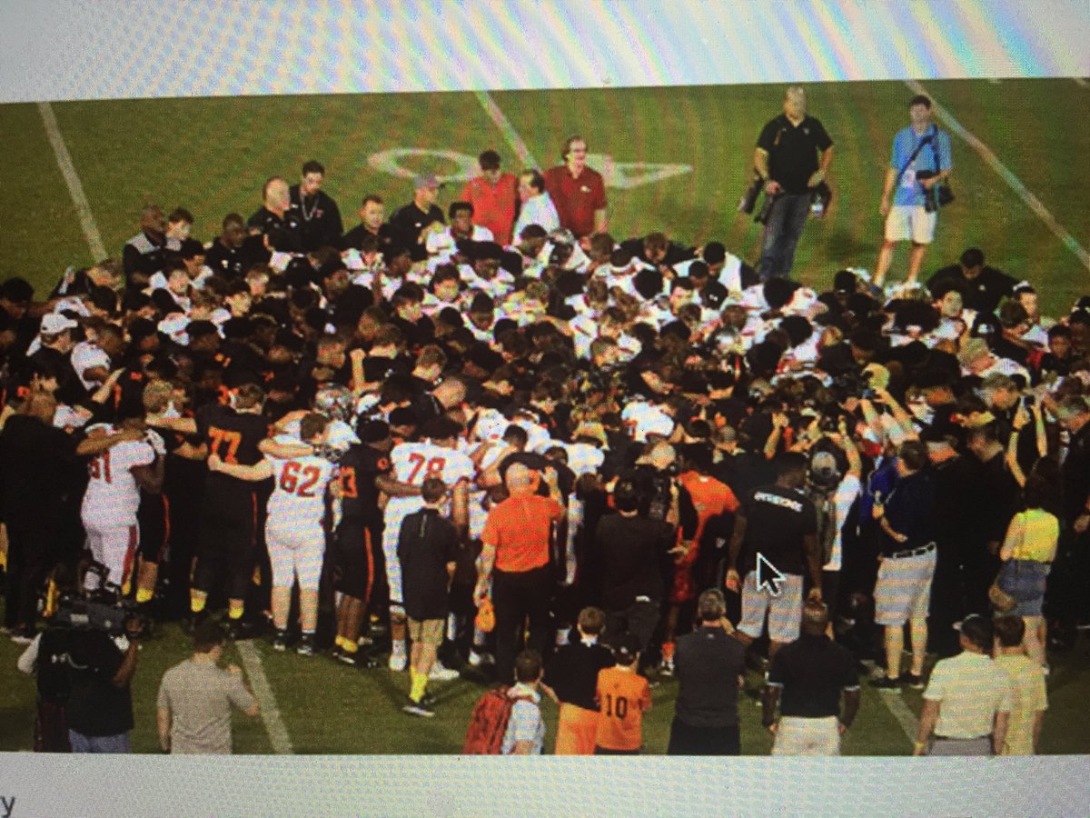 coachmarkf's tweet photo. Battle, shake hands, and pray with each other! High School Football,when it is done right, is a Blessing and learning ground to many!!# Outworkemall!! https://t.co/QmyVIoqm2g