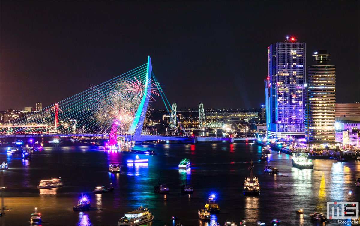 marcvanderstelt's tweet photo. De #vuurwerkshow van de @Wereldhavendgn in #Rotterdam #vuurwerk @codartsrdam @MarikaMarku @EdAldus #vuurwerk #whd #whd2018 #wereldhavendagen Meer binnenkort op: https://t.co/NZHAwkj6ub https://t.co/nEtNOTfUMI