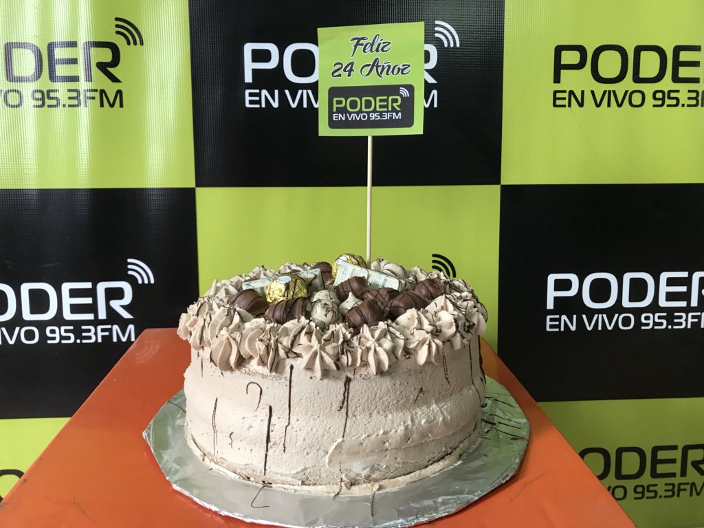 germaniaquezada's tweet photo. Celebramos los #24DePoder, la mejor de #Loja @radiopoderfm.
¡Parte de tu vida!
🎊🎂🎊 😀
@Carjocosa @aquese @KarlaSalinasL @dane_gallardo @alfredocosios @pasalop @toniocevallos https://t.co/2gMSURCQ4n