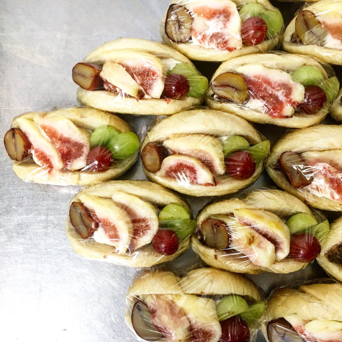 ট ইট র 634bagel ムサシ ベーグル 本日のアレンジ ベーグル 634オリジナル フルーツサンド いちじく ぶどう 渋皮栗 マスカルポーネ あん ローストココナッツ入 秋 の三種と 634bagel 634ベーグル ムサシベーグル 幡ヶ谷