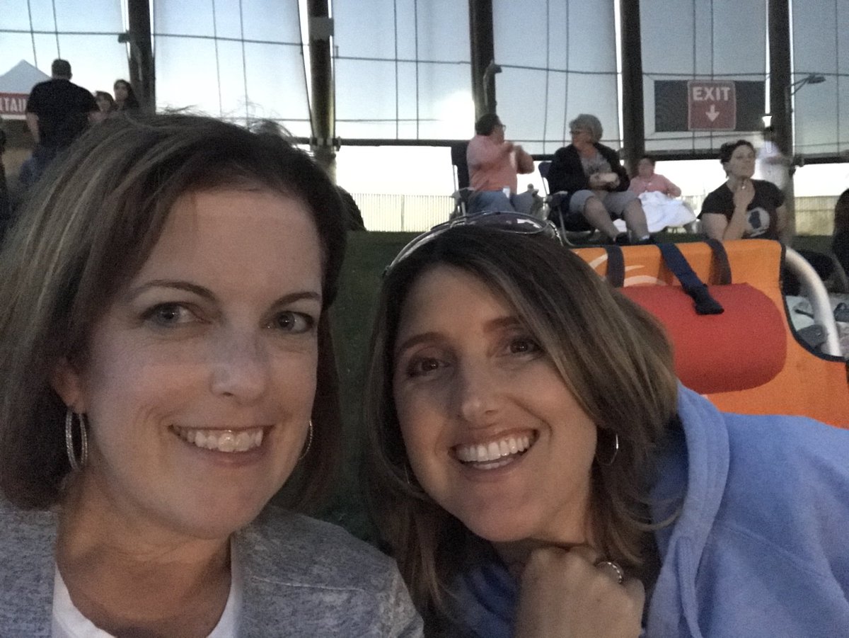 jenschmidt424's tweet photo. Happy belated to my bestie! #bff @davematthewsbnd  @ShorelineAmp https://t.co/N8CADFw2lT