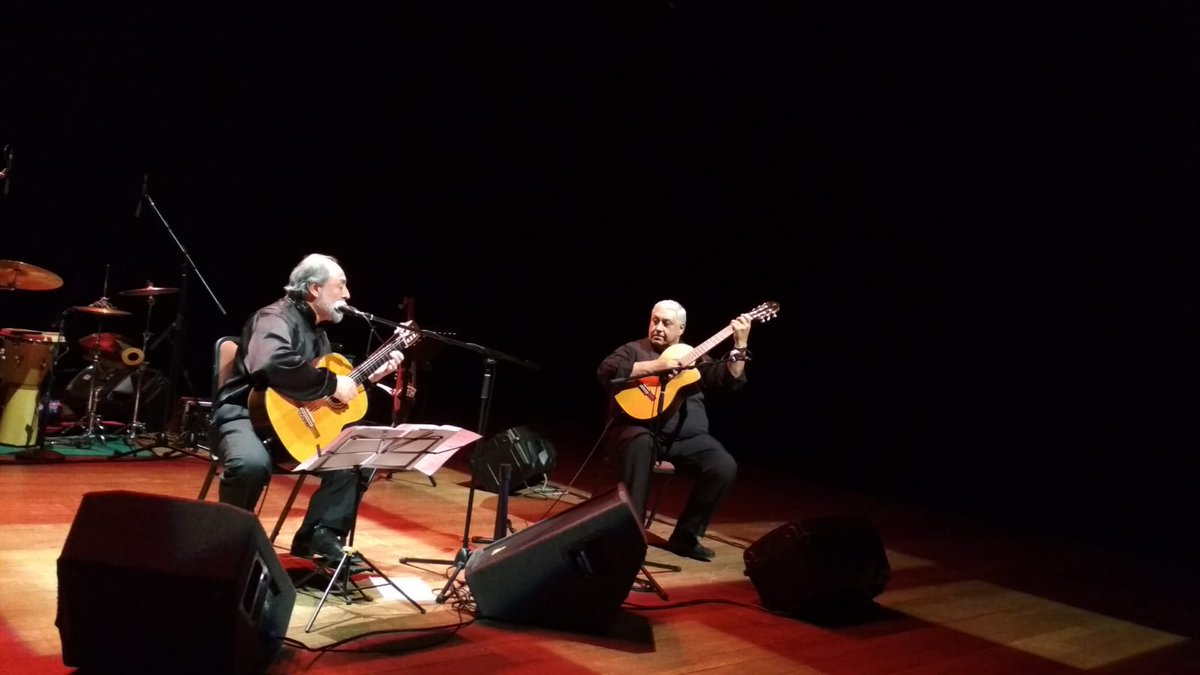 Gracias a todos por sus RT 🙏 SE VIENE LA SEGUNDA FUNCIÓN!
Lunes 10/9 - 20:30 - <a href="/TeatroSolis/">Teatro Solís</a> - Sala Zavala Muniz
Entradas en <a href="/Tickantel/">Tickantel</a> y en la boletería del teatro. #VeníalSolís
Comparto esta foto histórica del lunes pasado con el maestro Julio Cobelli.