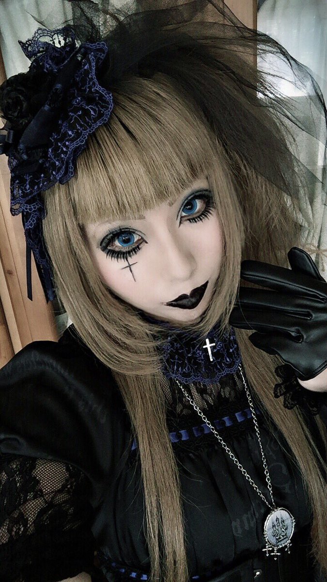 ᴴᴵᴹᴱᴷᴬ Malice Mizerのライブ二日間 きっとまた沢山泣いてしまうと思う 2日目は十字架メイク と黒リップ ストレートの逆毛で古のヴィジュアル系を意識しました 本日も悪意と悲劇の世界を堪能して参ります 御洋服 Moi Meme Moitie ヴェール