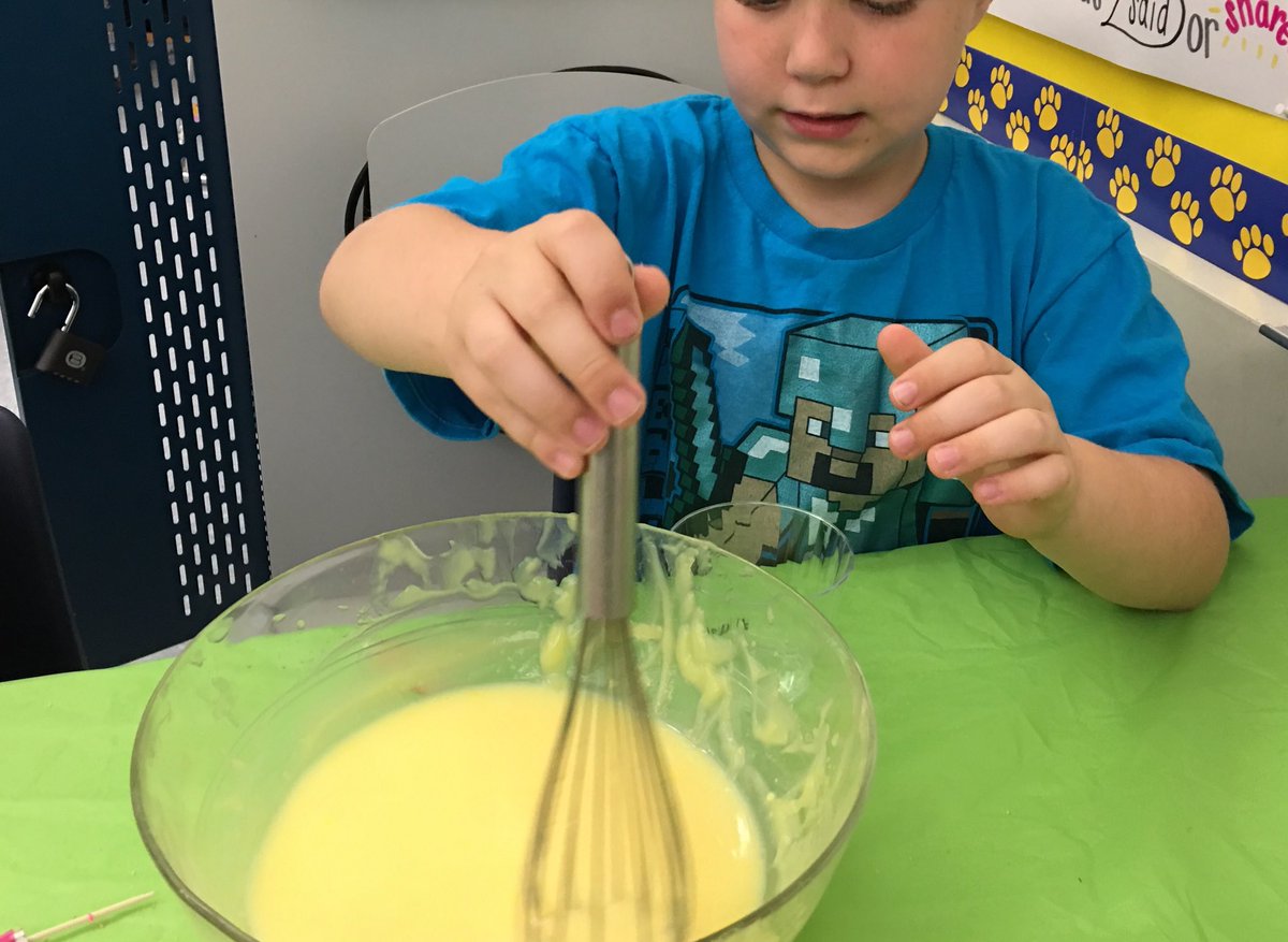 Mrs_Tavernetti's tweet photo. First Bear Bistro in the books! Yummy Bear Beach Parfaits. @rcsdblueoaks #RCSDChampions https://t.co/MMe06zAC3B