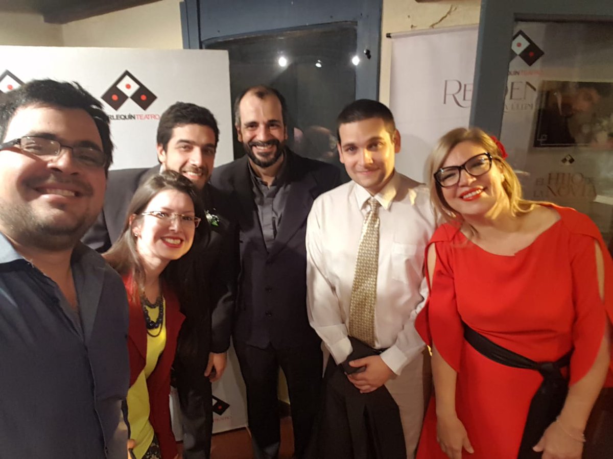 guidhoracio's tweet photo. ¡Qué genial es la experiencia del teatro! Se disfruta muchísimo. Recomendado 👌 @ArlequinPy #ArlequinPy #elhijodelanovia @marie_alvarenga https://t.co/z6HvsMPzyU