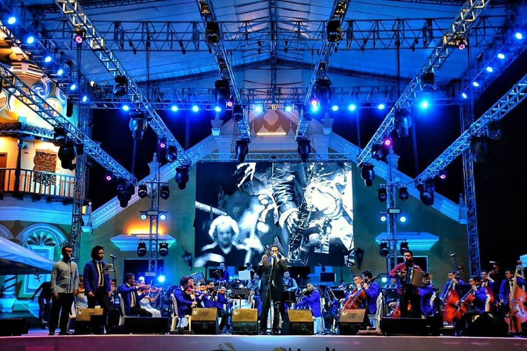 Con una fusión de ritmos como el vallenato, la bachata y el porro junto a las notas musicales de la Orquesta Sinfónica de Bolívar, <a href="/JakoboFonseca/">Jakobo Fonseca</a> deleitó a los asistentes a la séptima versión del #MompoxJazzFestival.