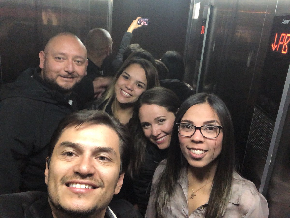 Domotike's tweet photo. Productiva reunión de ventas @Domotike #EcuadorDomotico https://t.co/aZJVsFCb4t