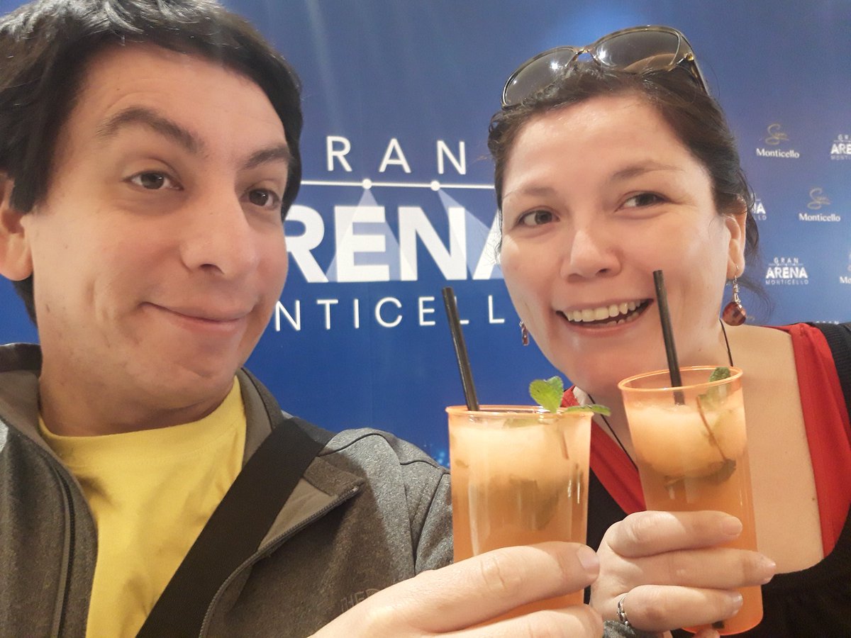 cristianruz's tweet image. Esperando al Kramer con @nice_carlita . #RegaloDeCumpleaños