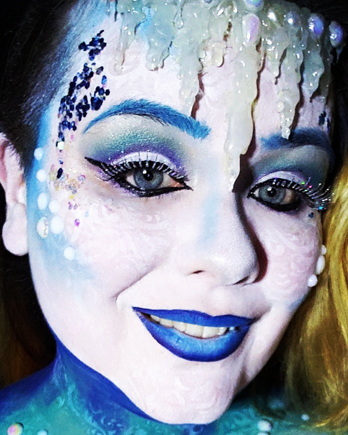 AnnatomicalArt's tweet image. Ice Queen Makeup #icequeen #bluebrows #makeup #halloweenready #blue #icequeenmakeup #glitter #glamoween #glam