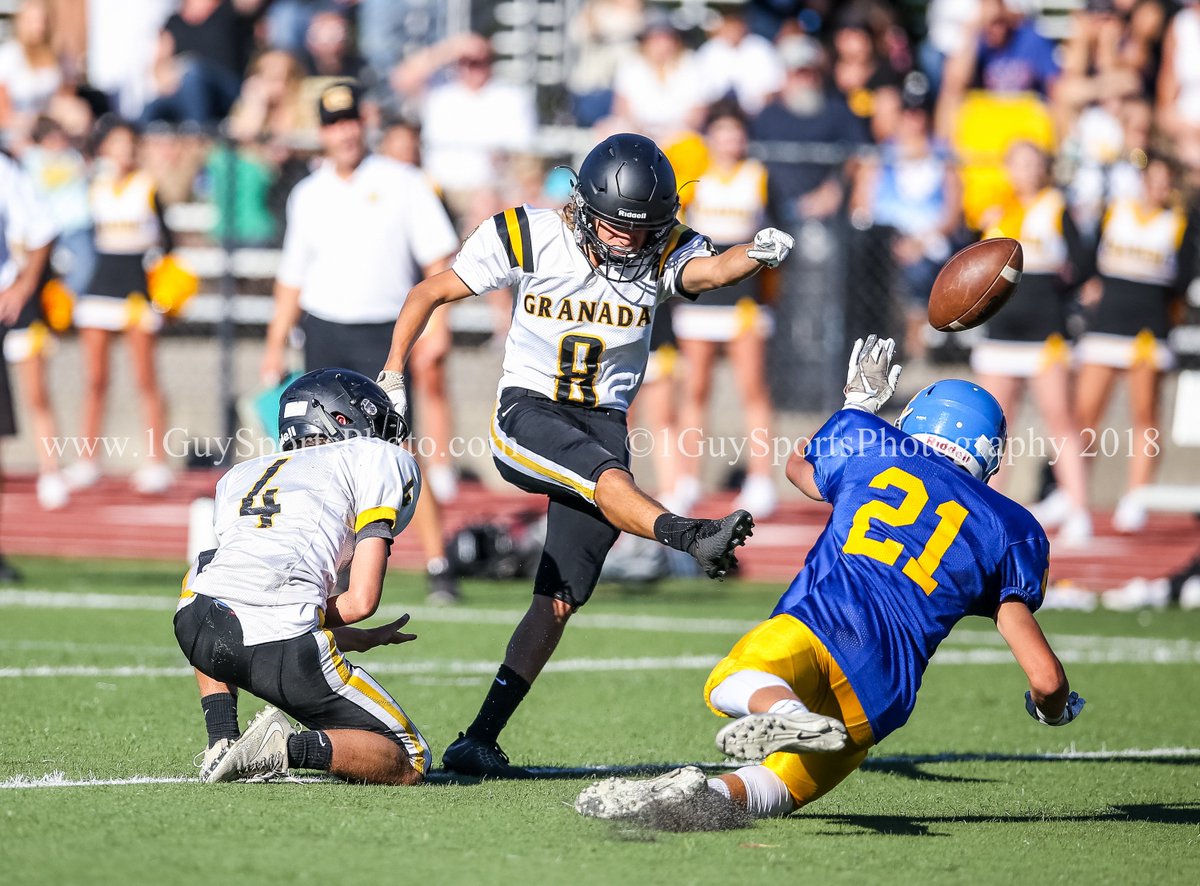 JimMalonePhotos's tweet photo. Some days close is not close enough... JV #football #FoothillFalcons vs. #GranadaHS 9/7/2018 at Foothill HS. #Maxpreps #1GuySportsPhoto https://t.co/ndEJbzdibu