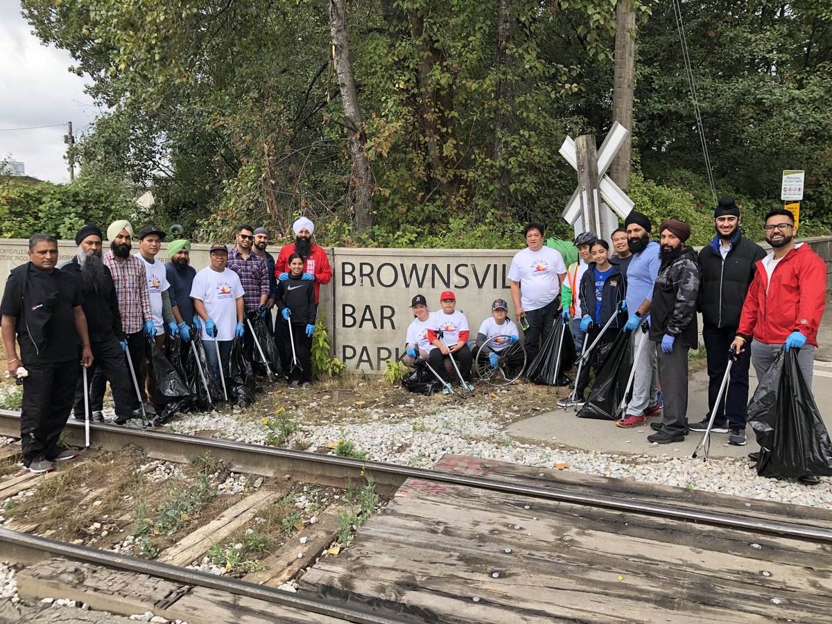 randeepssarai's tweet photo. Thank you to all of the #TeamSarai volunteers who came out today to help with the #CommunityCleanUpChallenge at Brownsville Bar Park in #SurreyCentre ! https://t.co/vM3uogXS8A