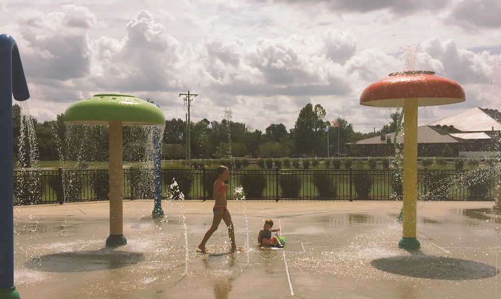 VickeryJennifer's tweet photo. Soaking up the last days of summer! Except it stays in the 80/90s by us down south through October! https://t.co/HftV5OFBxz