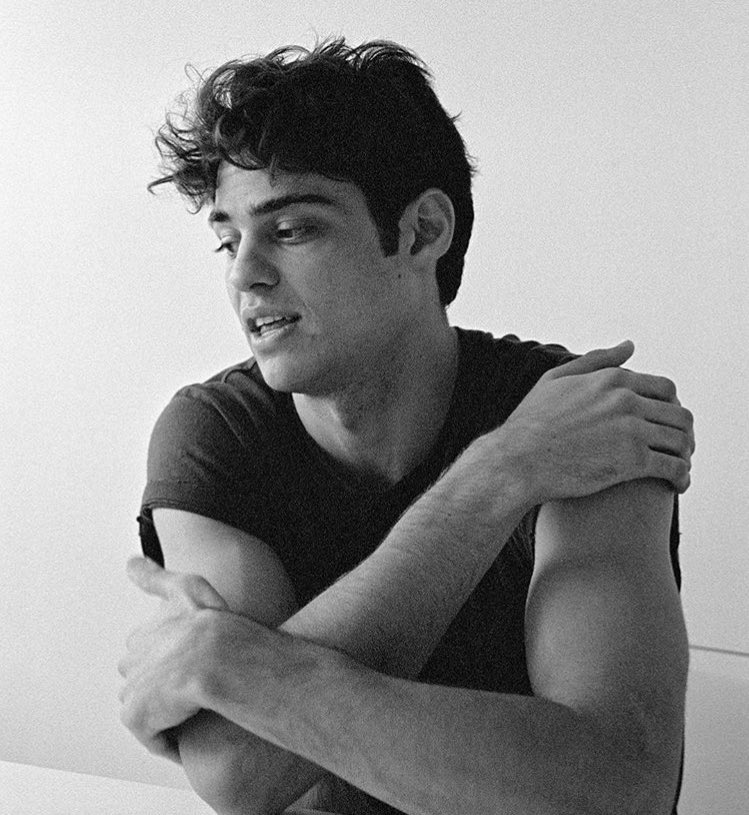 guiltygrayson's tweet image. This man is something fucking else I tell you I’ve been watching this boy since Austin &amp;amp; ally but fuck he glowed up