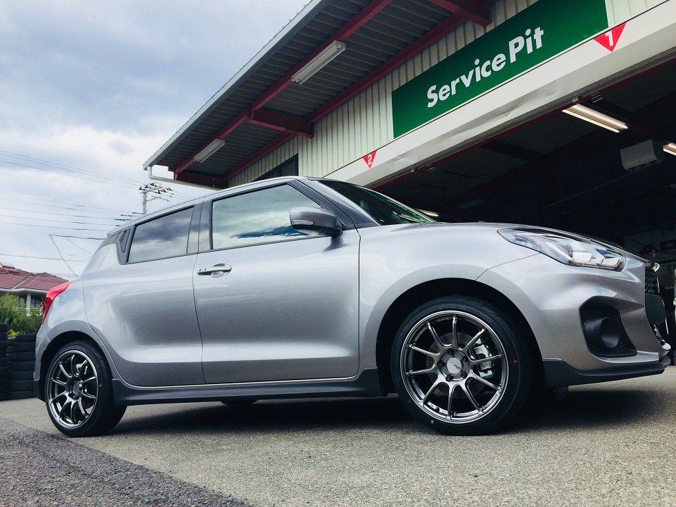 スイフトにADVAN Racing RZⅡ 17インチ 195/45R17 ADVAN フレバ