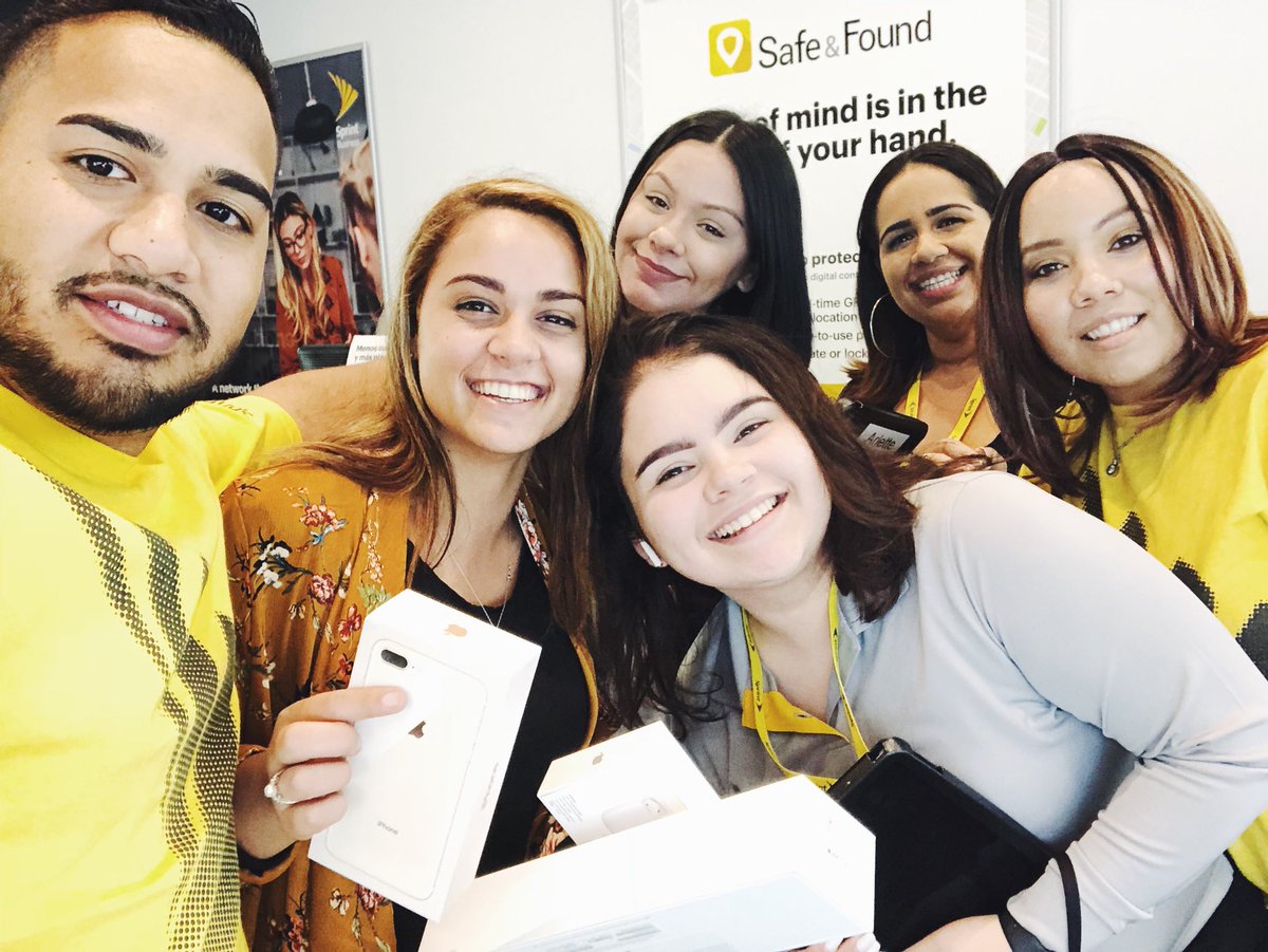 TeamKissimmeeFL's tweet photo. Everyone meet Ivy! She has been a long time Sprint Customer and left today with a new iPhone 8+ 📱and a brand new Apple Watch ⌚️ with AirPods and goodies to go along. We LOVE seeing our customers leave with smiles on their faces! Sprint Says Thank You! 🙂 #KissimmeeTeam https://t.co/By3fRGGdPl