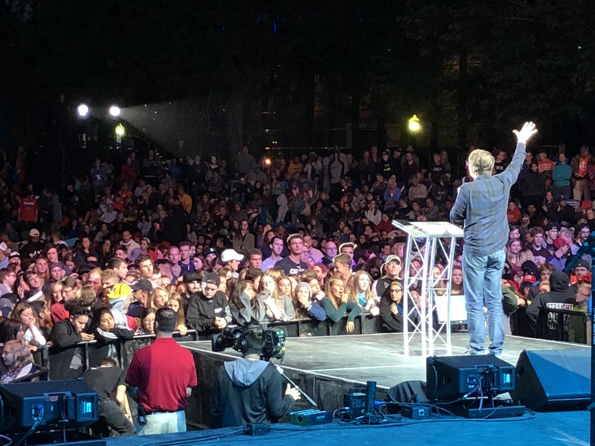 cityfestwestMI's tweet photo. @Andrew_Palau talking about the abundant life that is found in Jesus! https://t.co/G5ho4RMvUF