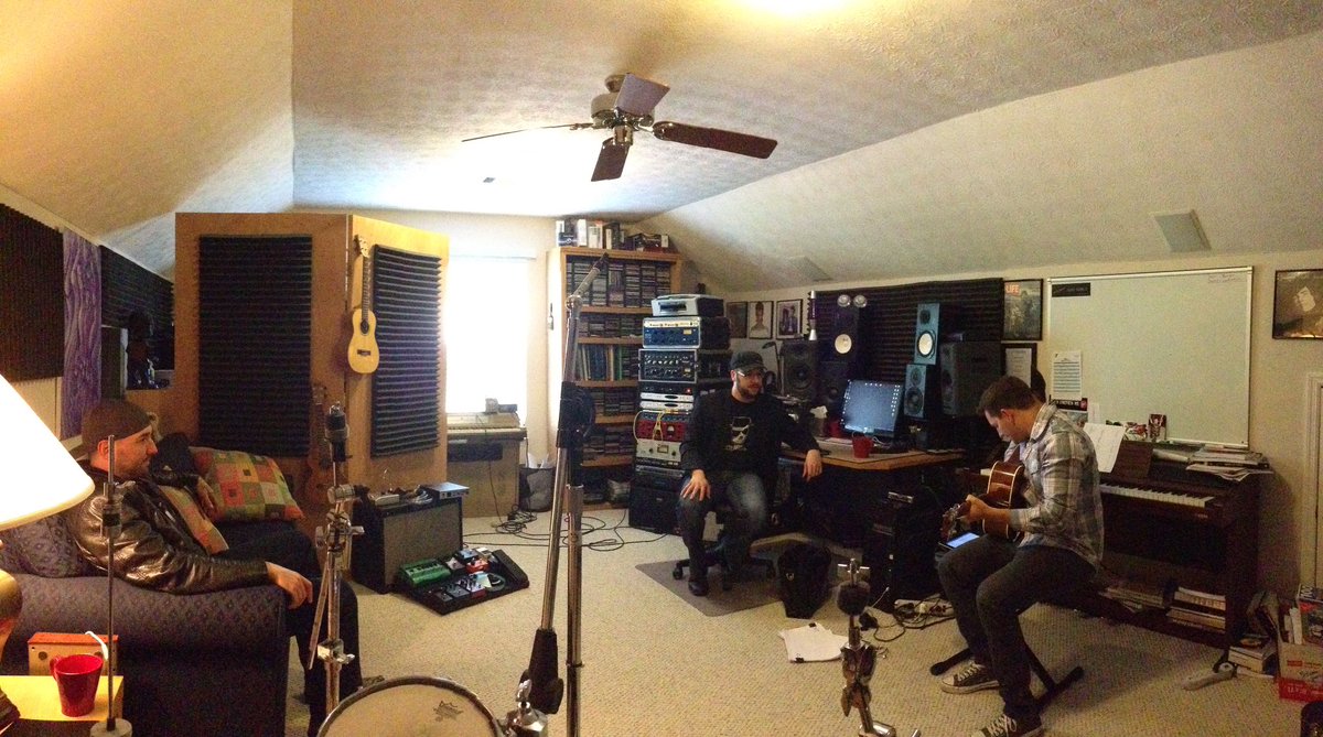 Cooking up some #tunes in the #lab 🎼🔬🎼