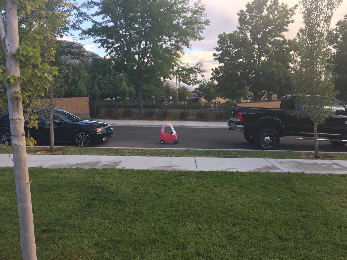 pmmidgley's tweet photo. It’s game day! Even the youngest ⁦@BYUCougars⁩ fans are parked and ready to watch the Cougars beat Cal! #GoCougs https://t.co/Lkfkt1V223
