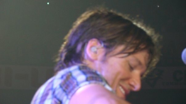 Staller1127's tweet photo. @KeithUrban you need to come back to Greenville SC this was 2009 last time you were here https://t.co/aMwGHif9n2