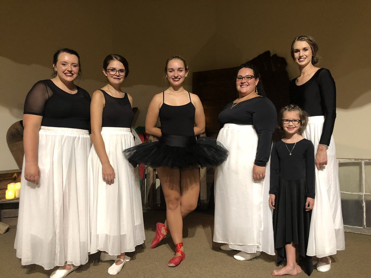 RMardibaltza's tweet photo. Happy Diaspora Day to all of our Basque friends!! ❤️💚Today we celebrated by performing in Paradise Valley, but here are some photos from this last year⬇️⬇️ https://t.co/WpDsQ8j81H