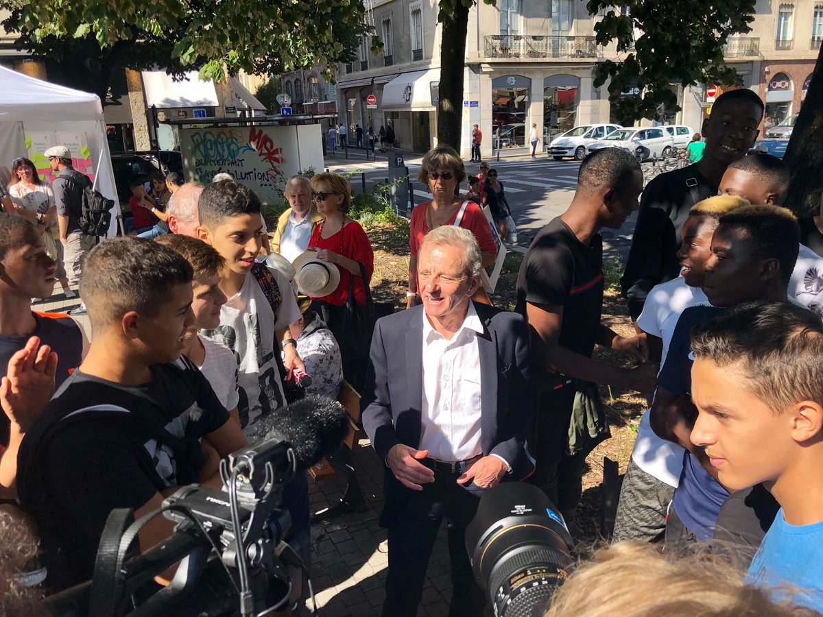 CarignonAlain's tweet photo. 800 Grenoblois ont manifesté hier un fort désir d’alternance en participant au forum de la société civile. Des échanges, des idées pour construire une ville positive, tirer Grenoble vers le haut, lutter contre la délinquance, stopper le bétonnage fou. Un espoir partagé. https://t.co/jihKppYmxi