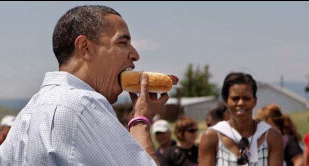 ToddRay38033041's tweet photo. @Luv2HikeNY @deborahkherman @RogueUSMint Reporting Russian collusion at a gay pride weiner eating contest. Looks like someone is jealous in the background. https://t.co/5asP3YN1V7