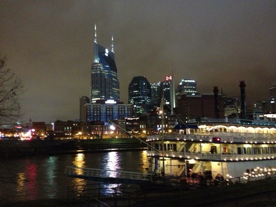 mrdub1525's tweet photo. View from the #GeneralJackson tonight. I’m excited to watch my brother’s show!! Last time I was on this boat (2nd photo), we filmed episode 18 of #Nashville for the CMA party. Time flies. What great and chilly memories (it was 35°)!#ThereWasPizza @CharlesEsten @NashvilleCMT 😂💯 https://t.co/kqzMwEogGT
