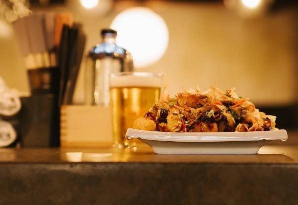 MoonRiverFest's tweet photo. After the festival wraps, the fun doesn't have to stop! Click the link below and explore the city's vibrant nightlife scene and late night dining options. #CHAfun #CHAeats
🔥 hot spots: https://t.co/gAIBDiB9bA https://t.co/h4ODNejCco