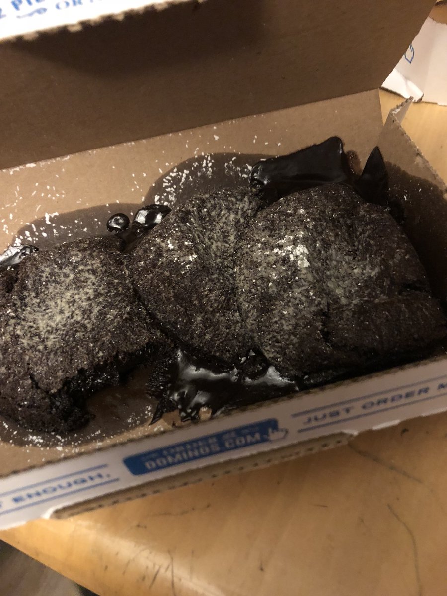 Yuri4554's tweet photo. @dominos what is this hot mess?! https://t.co/QEobGx2rJx