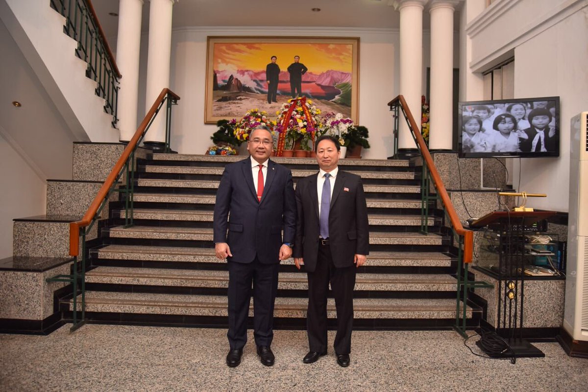 EkoSandjojo's tweet photo. Mewakili pemerintah Indonesia pada perayaan hari jadi Republik Demokratik Rakyat  Korea (Korea Utara) yang ke 70.🇰🇵🇲🇨🇰🇵🇲🇨🇰🇵🇲🇨 https://t.co/PhWy9buflR
