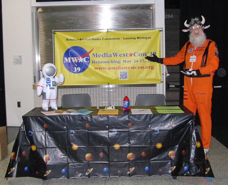 MediaWestCon's tweet image. MediaWest*Cow (the cow that jumped over the moon) debuted a new look at Capital City Comic Con at MSU. The MW*C 39 table sent many flyers to new homes. 🚀
#mediawestcon #capcity2018