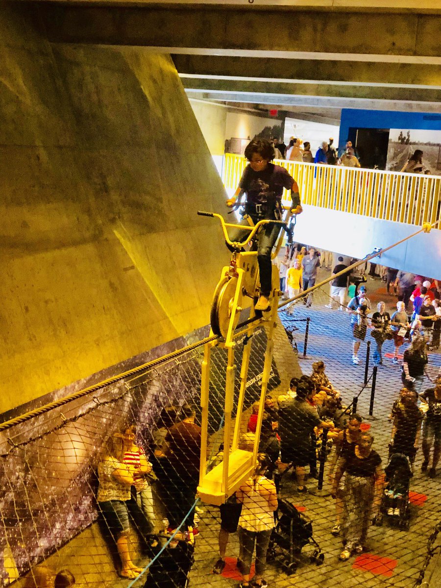 STEMJeff's tweet photo. Great hearing from adults who came to #FrysFreeWeekend at @AZScienceCenter that they were there to relive their childhood and revisiting memories from their visits! Over 10,000 people visited today! Tomorrow is the last day for free, thanks to @FrysFoodStores. #STEM #Science https://t.co/lqChC2EntE