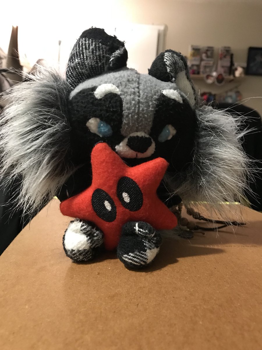 MADSHYARTS's tweet photo. Smudge caught a Deadpool Star ⭐️ today teehee #buttonpup #mylilsmudge https://t.co/VMvhJTQj4I