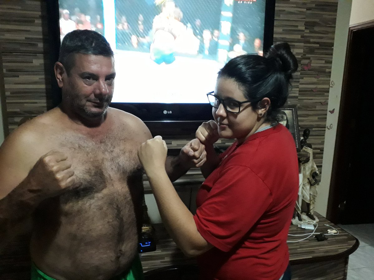 amanda98maciel's tweet photo. Amanda e seu Pai Tucano de Lençóis  Paulista São Paulo, ligados no combate #ufc228nocombate https://t.co/SQOKfYVFUN