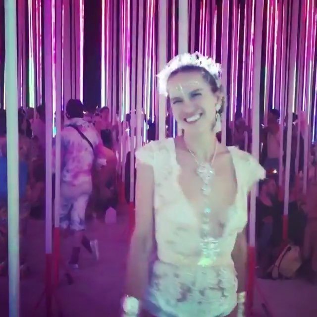 markdaycomedy's tweet photo. Trip the light fantastic /// #Repost @kate.swan
ใปใปใป
Thatโs how a pure happiness looks like๐
#burningman2018 #burnergirls #burningman #playafun #dancingburningman #blackrockcity https://t.co/U0tJaPAdxC https://t.co/lnWZK4o6CA