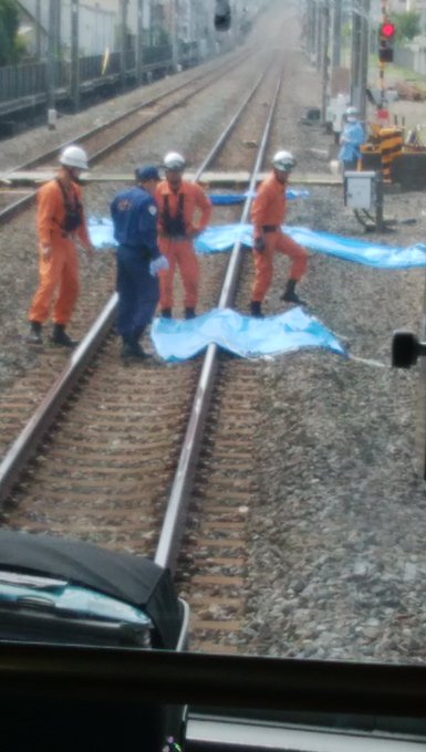 人身事故 東武スカイツリーライン 西新井駅で人身事故 血まみれの人が運ばれていく まとめダネ