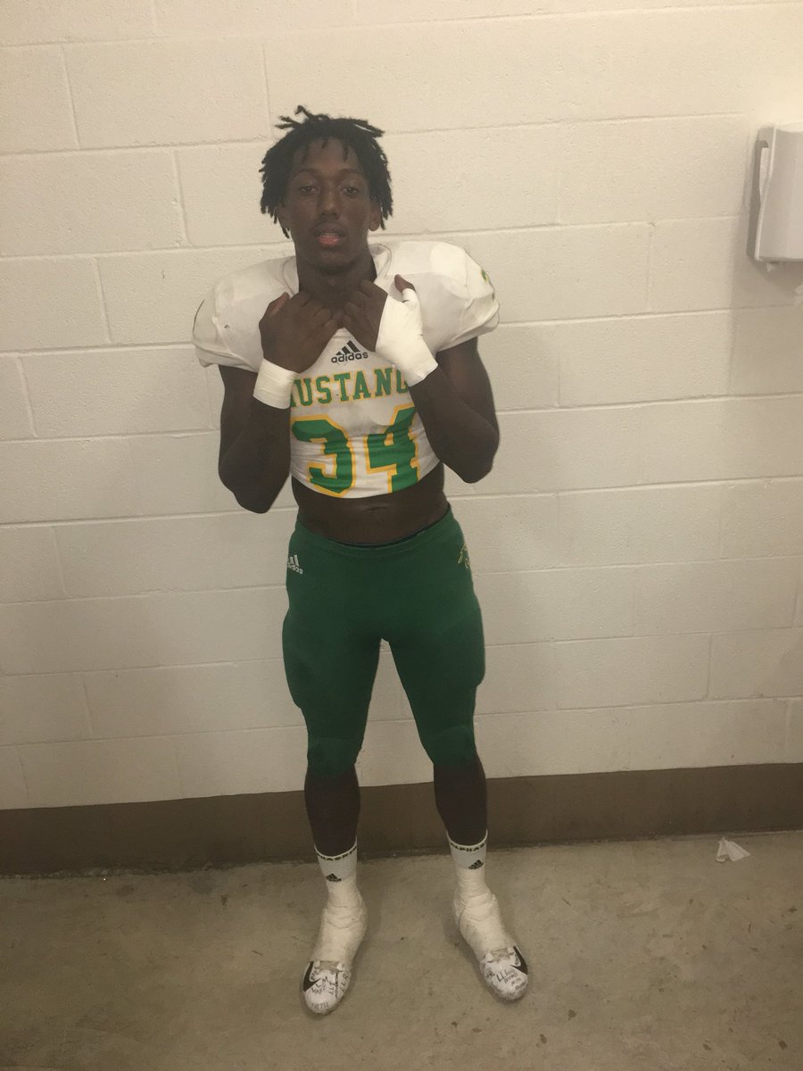 BlaccChrissyd's tweet photo. When u see 34 u should already know wats uhp 🤟🏾🚫🧢#flight34 #lastride https://t.co/J61WRLd9qD