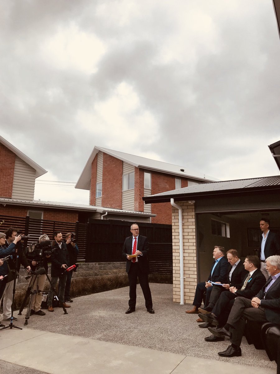 juliefairey's tweet image. Minister of Housing &amp;amp; Transport @PhilTwyford announces Mt Roskill dvlpmt will incl 2400 #KiwiBuild homes, w abt 10k new dwellings total over next decade. Working on shared equity scheme for first home buyers. People who live in this community will be head of queue to buy them.